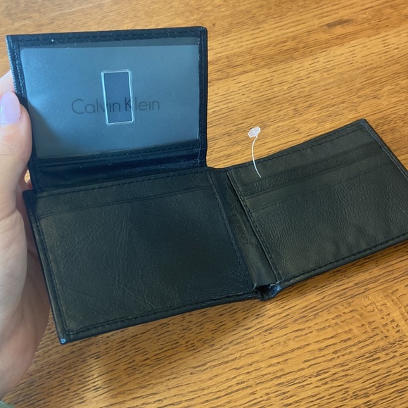Calvin Klein Wallet - Picture 4 of 7